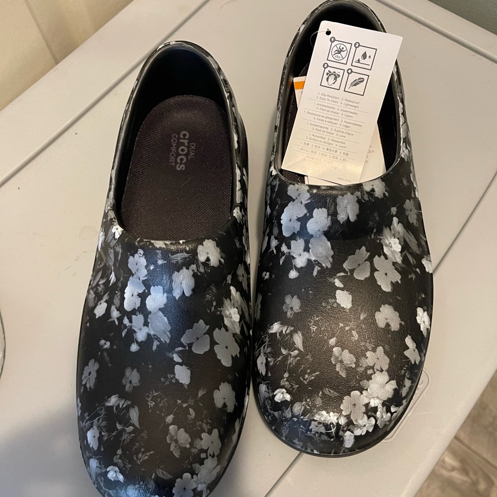 Womens work Crocs clogs Size 7 new